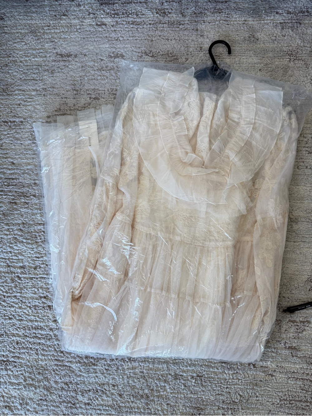 Romantic Vintage Portrait Victorian-Inspired Maxi Dress in Cream - Picture 5 of 6